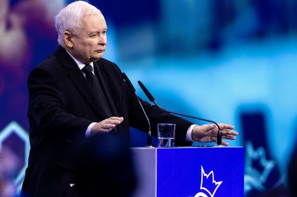 Opozycja chce podnieść 500 plus wcześniej. Kaczyński odpowiada