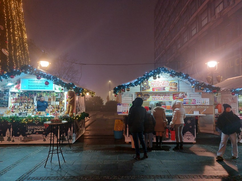 Knez Mihailova, ulični prodavci rade celu noć