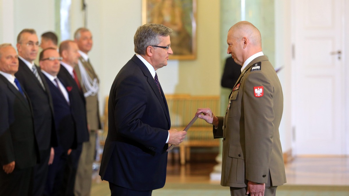 Gen. dyw. Mirosław Różański objął uroczyście stanowisko dowódcy generalnego rodzajów sił zbrojnych. Zastąpił gen. broni pilota Lecha Majewskiego, który przechodzi na emeryturę. W uroczystości bierze udział m.in. prezydent Bronisław Komorowski.