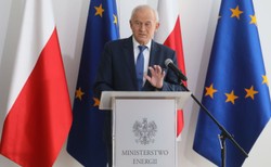 Tchórzewski twierdzi, że "w sprawach elektromobilności" Polska staje się liderem w Europie. I dziękuje Kurskiemu