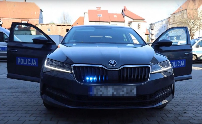 Skoda Superb: policja ma nowy nieoznakowany radiowóz z wideorejestratorem