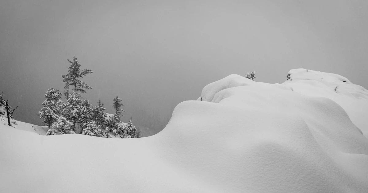 Zagrożenie lawinowe w Tatrach. Ogłoszono drugi stopień. TOPR o śniegu i silnym wietrze