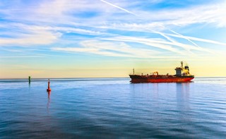 Atak na tankowiec na Morzu Arabskim; dwie osoby nie żyją