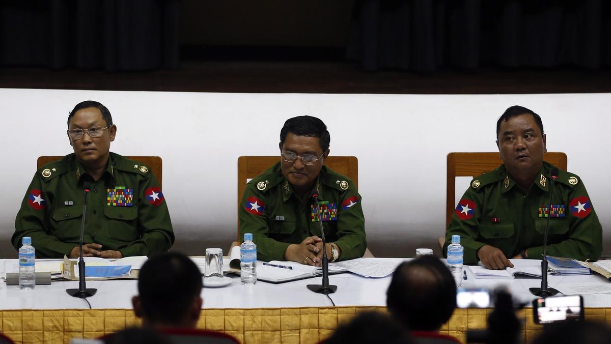 Przedstawiciele junty wojskowej w Birmie: generał Zaw Min Tun (pierwszy z lewej), generał Soe Naing Oo (w środku) i generał Tun Tun Nyi (z prawej), 18 stycznia 2019 r. 