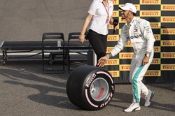 Formuła 1: Wygrana Lewisa Hamiltona na zakończenie sezonu