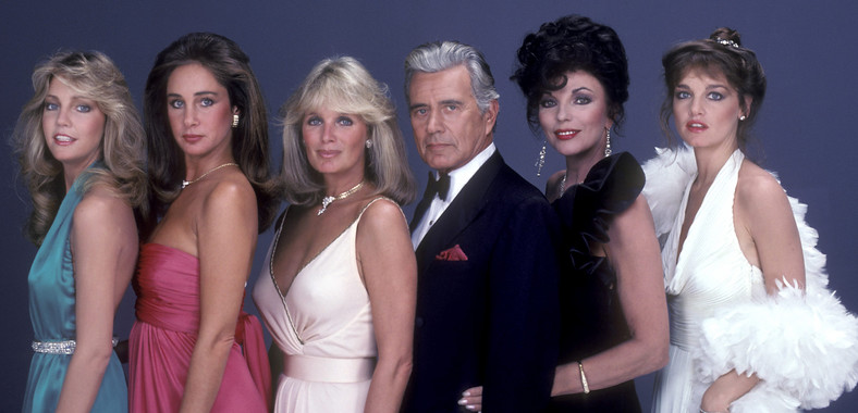 Heather Locklear, Pamela Bellwood, Linda Evans, John Forsythe, Joan Collins, Pamela Sue Martin na planie serialu "Dynastia"