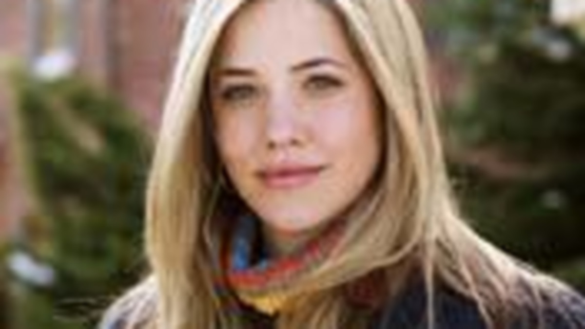 Znana z serialu "Veronica Mars" Julie Gonzalo dołączyła do obsady innego - "Eli Stone" z Jonnym Lee Millerem.