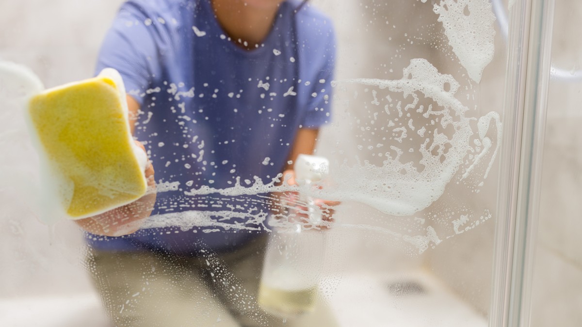 Tvrdokorne mrlje utuš kabini nestaju kao od šale: Potrebna su samo 2 sastojka iz kuhinje