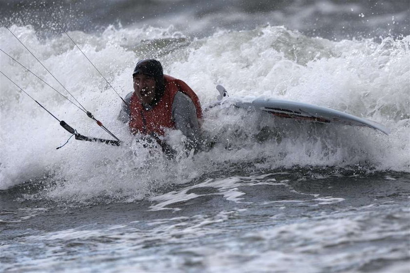 Poszukiwania polskiego kitesurfera. Boże przecież tam są rekiny!