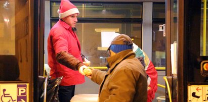 Autobus wyjeżdża na pomoc bezdomnym