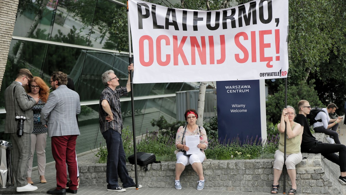 Warszawa: Obywatele RP planują pikiety przed siedzibami PO, PSL i .Nowoczesnej