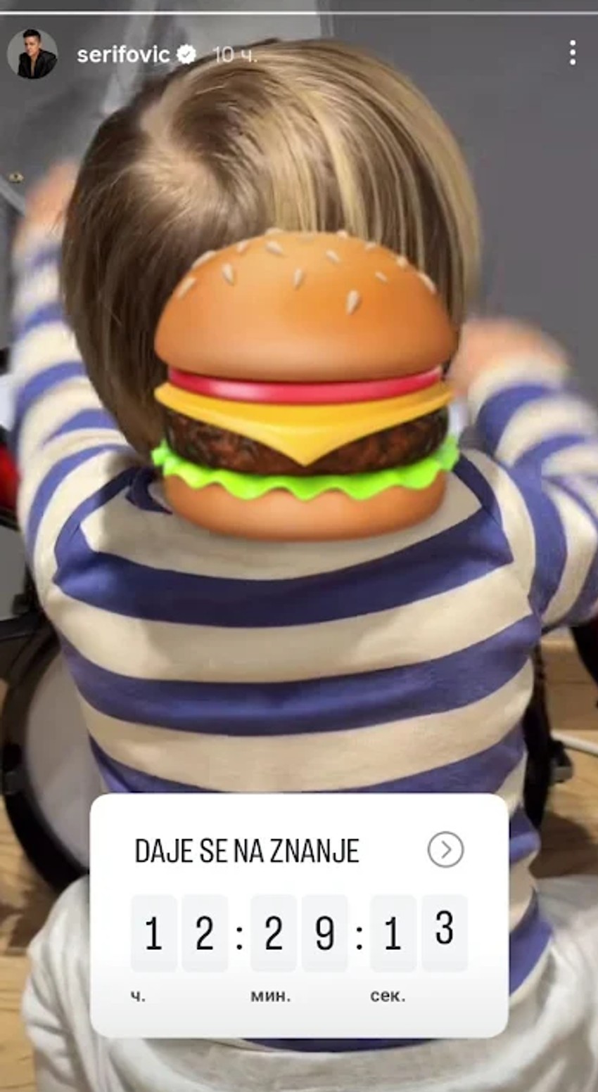 Mali Mario svira bubnjeve