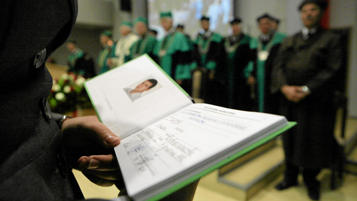 Ministerstwo Nauki i Szkolnictwa Wyższego przyznało filii Uniwersytetu w Białymstoku w Wilnie uprawnienie do prowadzenia studiów magisterskich na kierunku ekonomia - poinformowały władze uczelni. Nauka miałaby rozpocząć się w tym roku akademickim.