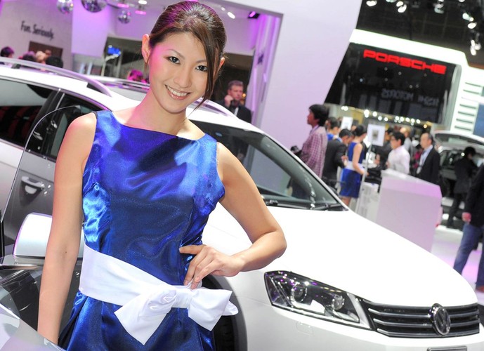 Salon samochodowy w Tokio - dziewczyny