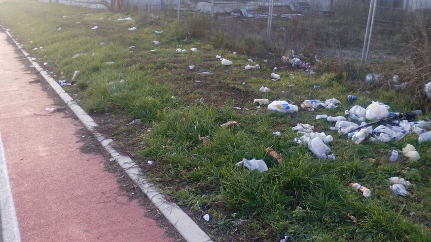 Smeće na pristupnici Pupinovom mostu