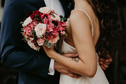 Romantyczne rustykalne wesele w odcieniach czerwieni i różu