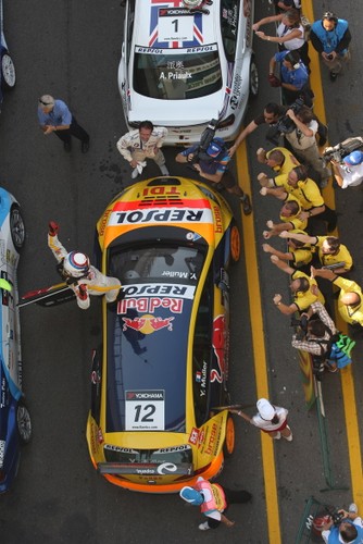 Mistrzem świata kierowców zosatł Yvan Muller z Seata