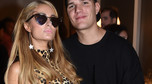 Paris Hilton i jej chłopak Chris Zylka na imprezie