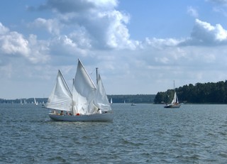 Łódki, kajaki, jachty. Wybierasz się nad wodę? Sprawdź jakich potrzebujesz uprawnień