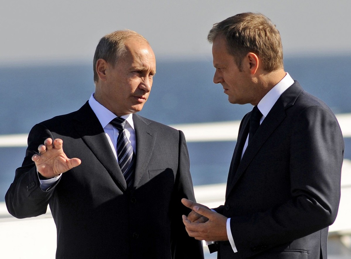Władimir Putin i Donald Tusk rozmawiają na molo w Sopocie