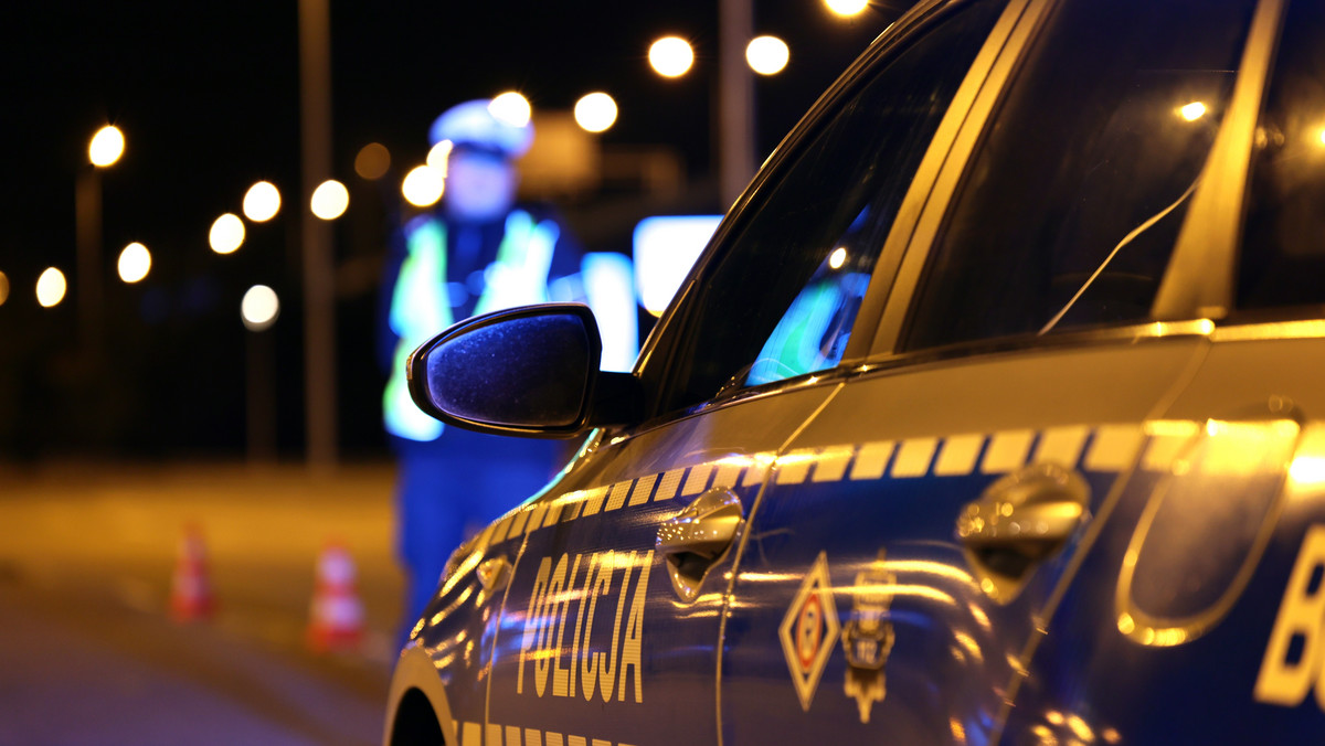 Blisko dwa promile alkoholu w organizmie miał 44-letni kierowca, który został ujęty przez policję po pościgu w okolicach Gryfowa Śląskiego (Dolnośląskie). Mężczyźnie grozi pięć lat więzienia.