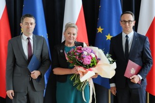 Reakcja pracownicy PKP PLK zapobiegła katastrofie kolejowej. Klimczak wręczył honorowe odznaczenie