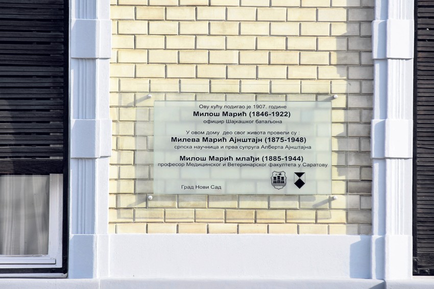 Turisti sve više posećuju kuću slavnog naučnog para: Tabla na kući porodice Marić-Ajnštajn