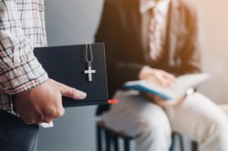 Szkoły dostały nakaz nauczania na podstawie Biblii. "Chrześcijański nacjonalizm"