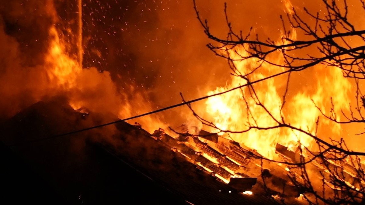 Tragedija u Pančevu: Otac spasio ćerku iz požara, pa umro, devojčica u kritičnom stanju