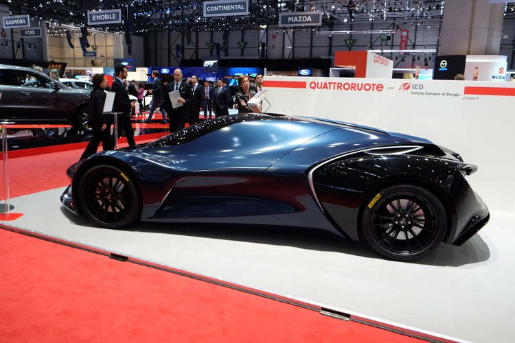 Co kryje się pod futurystyczną karoserią?