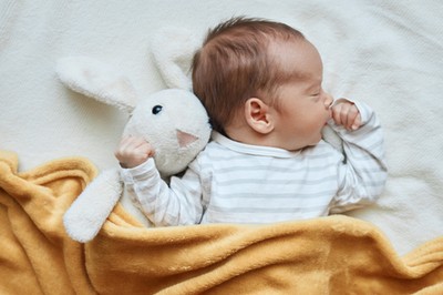 U progu demograficznej katastrofy gminy walczą o mieszkańców. Wypłacają becikowe