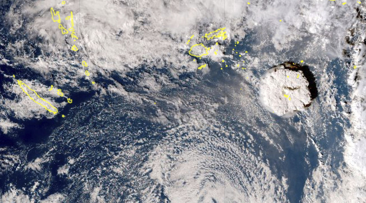 A Hunga-Tonga-Hunga-Ha'apai vulkán kitörése szökőárhoz (cunami) vezetett Tongán / Fotó: MTI/AP/Japán Meteorológiai Ügynökség