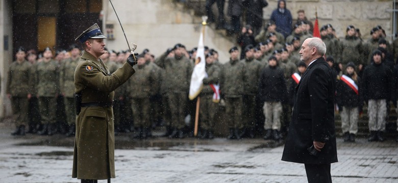 Wojna szefa MON z byłym Naczelnym Prokuratorem Wojskowym. List do premier Beaty Szydło