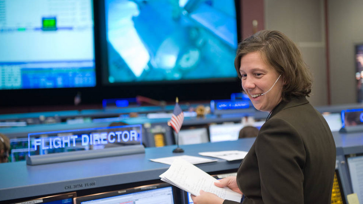 Holly Ridings, 45-letnia inżynier mechanik, została głównym dyrektorem lotów w NASA. Amerykanka poprowadzi 32-osobową grupę dyrektorów lotów i dyrektorów lotów szkoleniowych, która kieruje misjami kosmicznymi w Centrum Lotów Kosmicznych imienia Lyndona B. Johnsona w Houston. Pierwszy raz w historii funkcję głównego dyrektora lotów NASA powierzyła kobiecie.