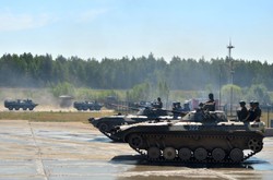 Armia białoruska w stanie gotowości. Łukaszenka: Amerykańskie F-16 w Polsce to potencjalne zagrożenie