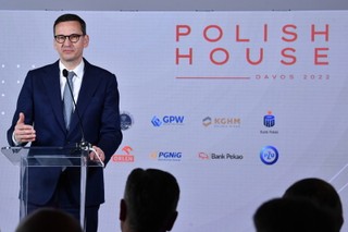 Premier w Davos: 30 lat temu Zachód wyciągnął do nas rękę, dziś polskim obowiązkiem jest wyciągnięcie dłoni do Ukrainy