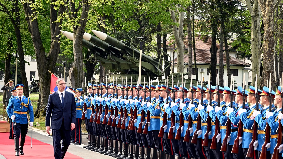 Sastanak predsednika Srbije Aleksandra Vučića sa najvišim rukovodstvom Ministarstva odbrane i Vojske Srbije