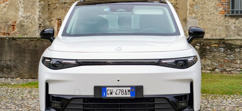 Tani i duży SUV wjeżdża do Polski. Koncern odpalił bombę