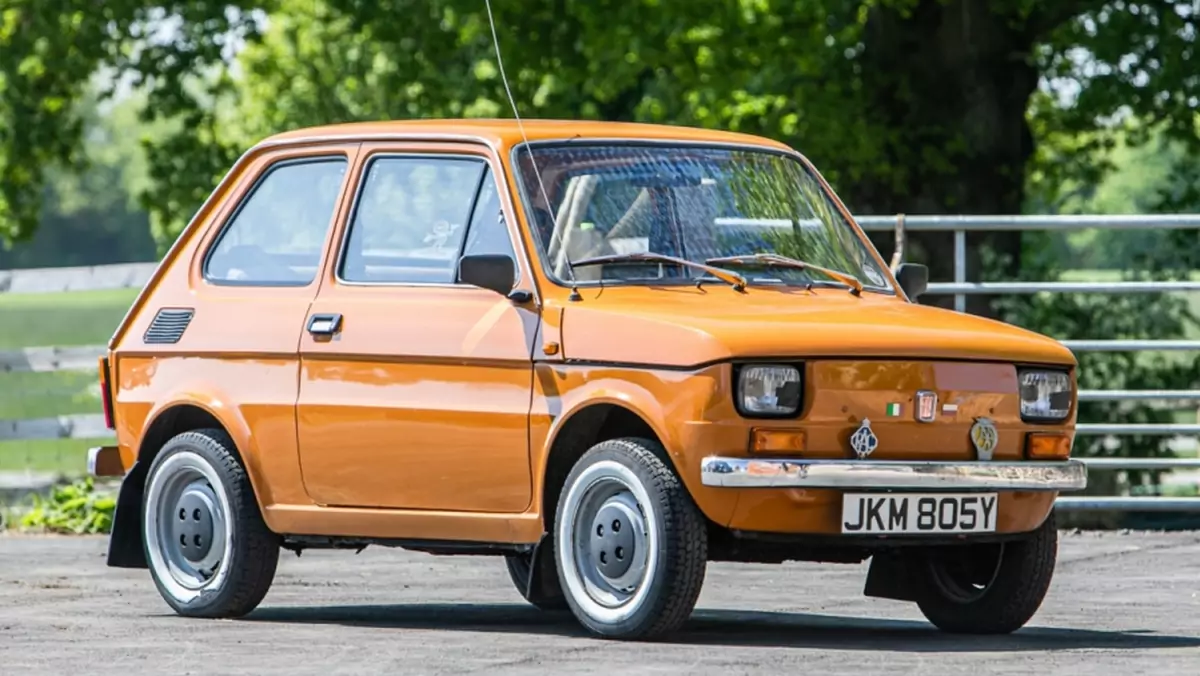 Polski Fiat 126p wystawiony na sprzedaż w renomowanym domu aukcyjnym