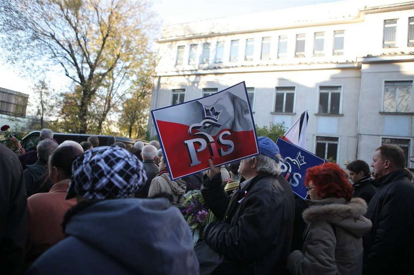 Politycy w żałobie. Zdjęcia z pogrzebu Marka Rosiaka