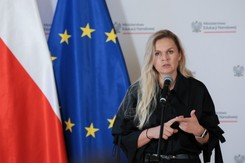 'Nie mów fałszywego świadectwa'. Szefowa MEN odpowiada biskupom ws. lekcji religii