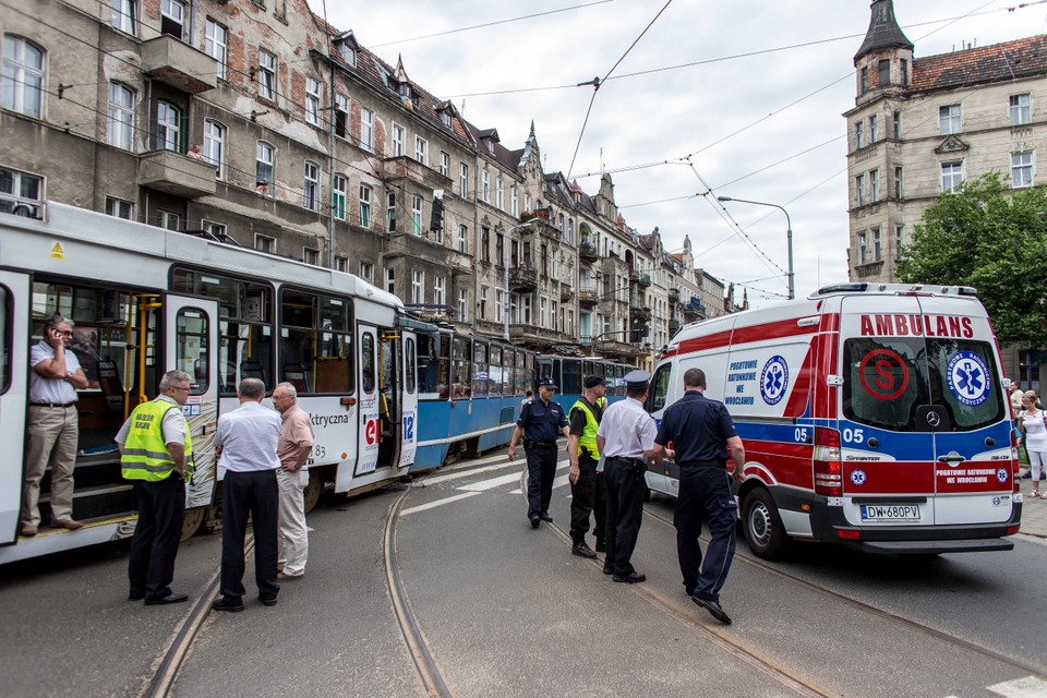 WROCŁAW ZDERZENIE TRAMWAJÓW