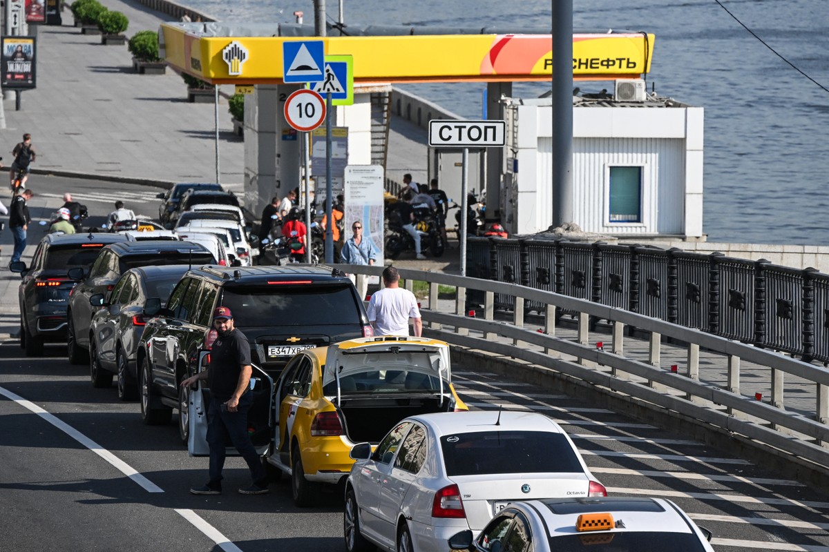 Wysyłają nauczycieli na stacje benzynowe. Zaskakujący ruch w Rosji