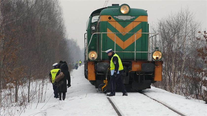 Auto wjechało pod pociąg. FOTO