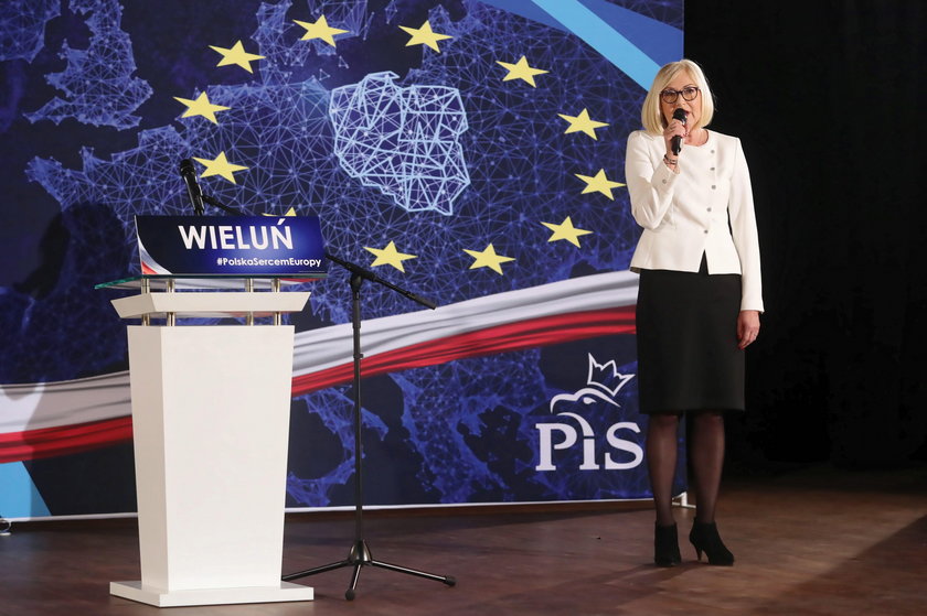 Rzecznik rządu Joanna Kopcińska podczas spotkania z wyborcami w Wieluniu