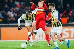 Liga Konferencji. Klęska Fenerbahce. Drużyna Szymańskiego straciła aż 6 bramek [WYNIKI i TABELE]