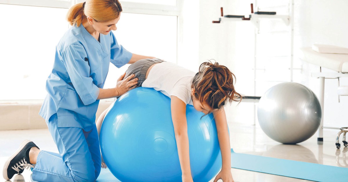 Wsparcie finansowe dla opiekunów osób niepełnosprawnych. Sprawdź, na jakie świadczenia możesz liczyć w 2026 roku