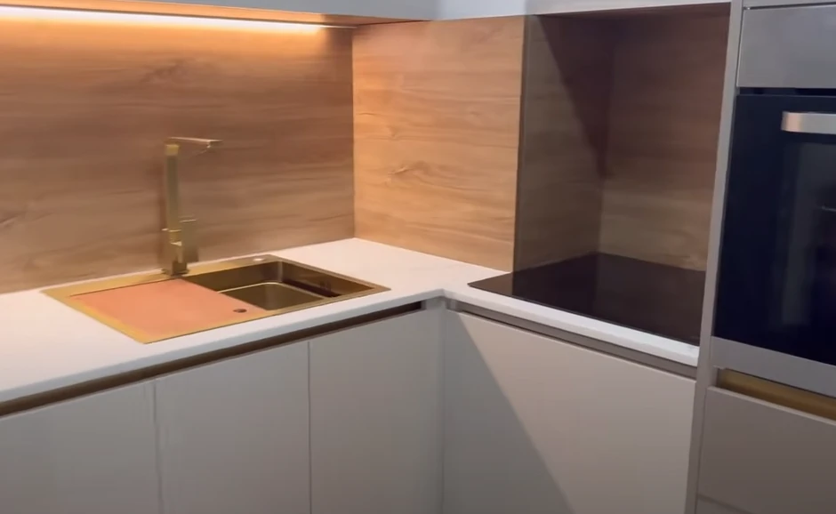 Maca Diskrecija pokazala stan