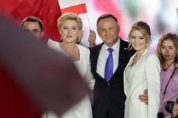 Kancelaria prezydenta podsumowuje 10 lat prezydentury Andrzeja Dudy: 1850 podpisanych i 19 zawetowanych ustaw