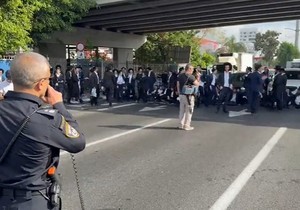 Protest ultraortodoksnih Haredi Jevreja na autoputu